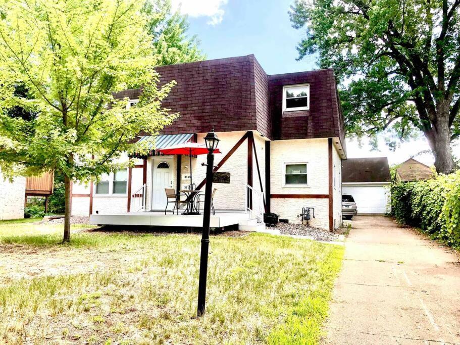 Two Bedroom Gem By Lake Nokomis Mineápolis Exterior foto